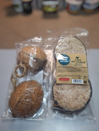 VERSELE-LAGA - Połówka kokosa z nadzieniem tłuszczowym z nasionami  dla dzikich ptaków 400 g - 2 szt